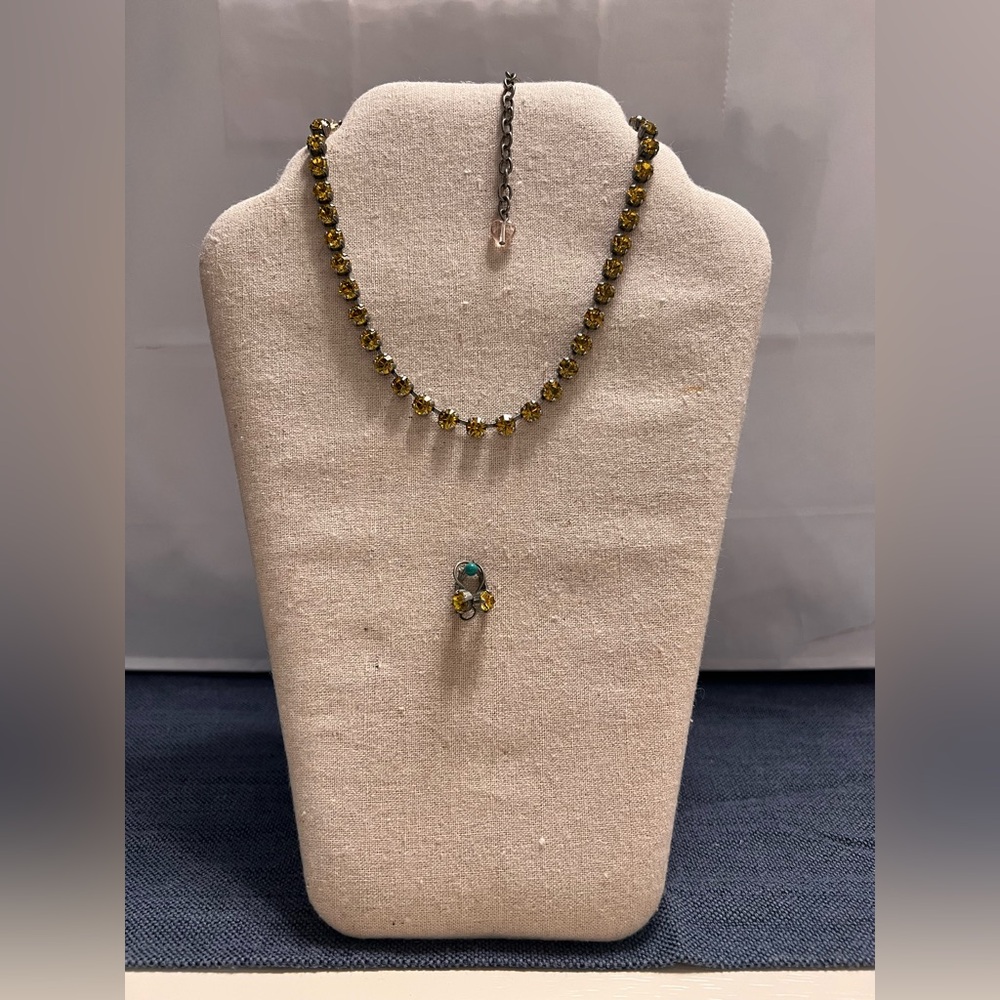 Sabika Fashion Jewelry - Yellow London choker and drop earrings
